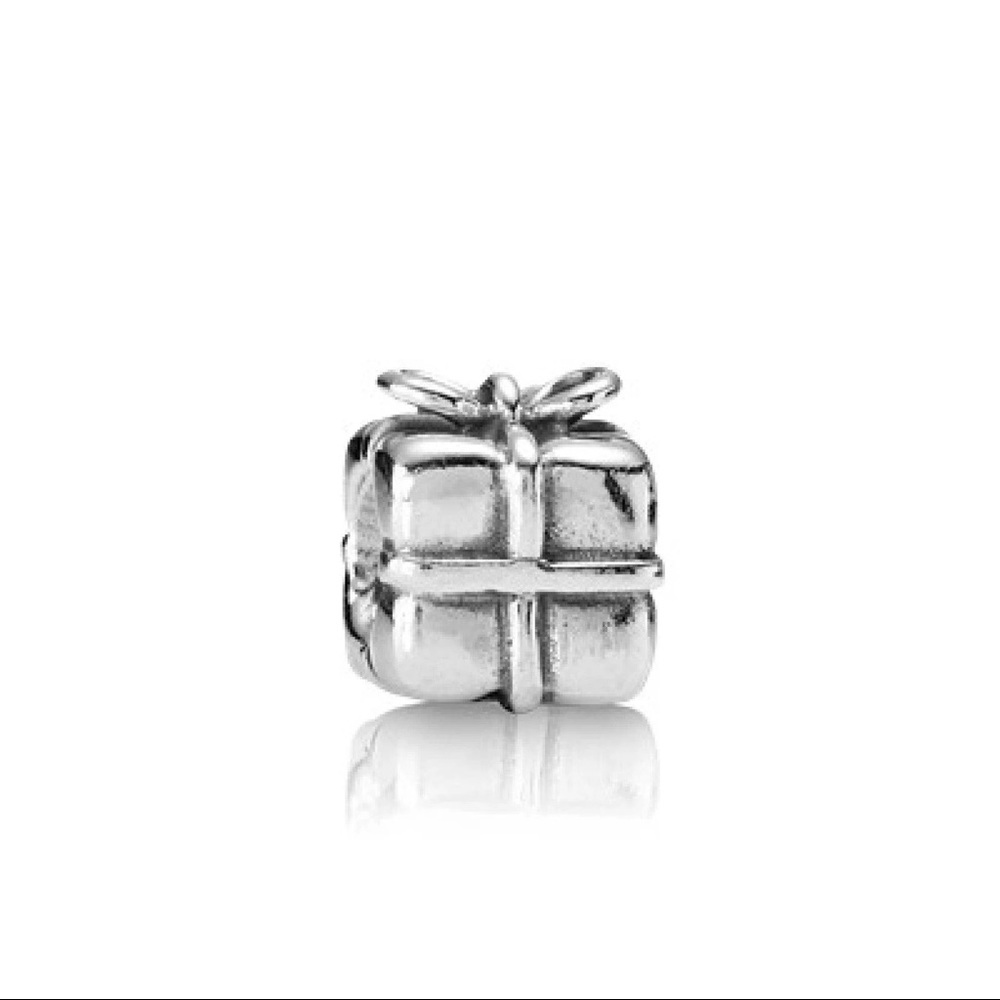 Pandora present charm